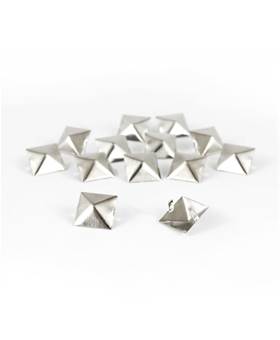 Kovový cvok stříbrný střední pyramidy 02