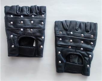 Kožené rukavice z cvoky